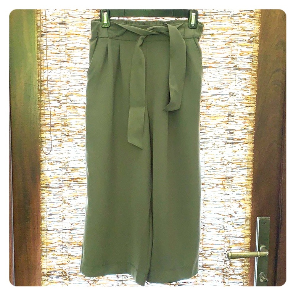 NWOT lululemon Noir Crop wide leg pants